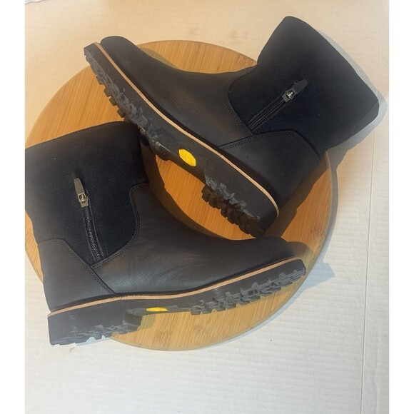 L.L. Bean Women’s Black Rugged Cozy Mid Slip On Suede Ankle Vibram Boot Size 8M - Picture 7 of 9